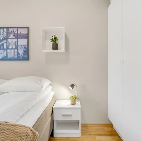 Апартаменты Arctic Escape Base L L Cozy Тромсё